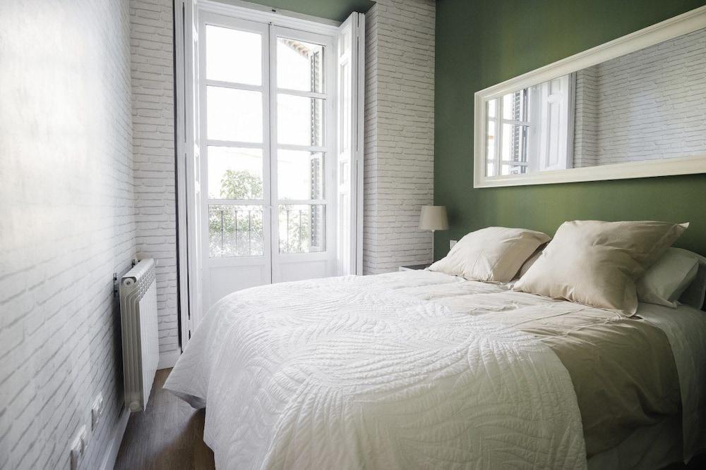 Habitat Apartments Latina Мадрид Екстериор снимка