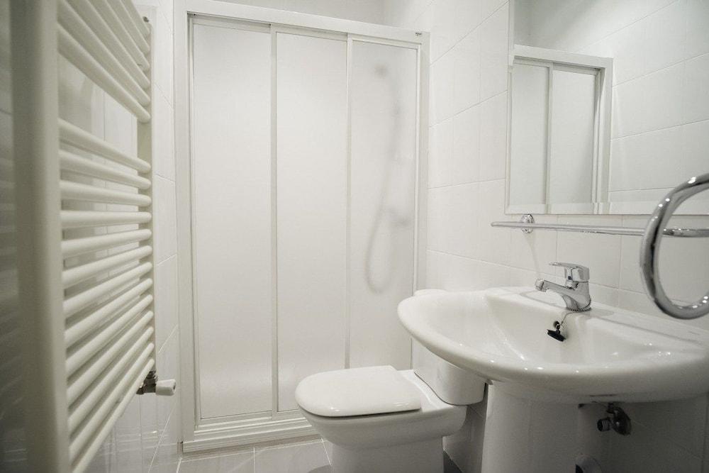 Habitat Apartments Latina Мадрид Екстериор снимка