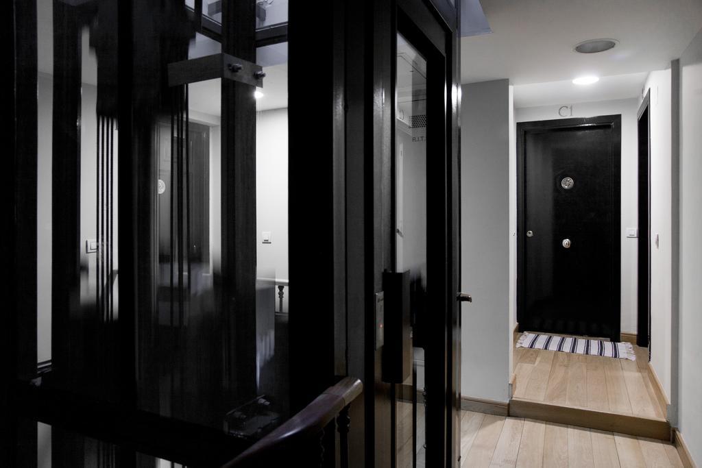 Habitat Apartments Latina Мадрид Екстериор снимка